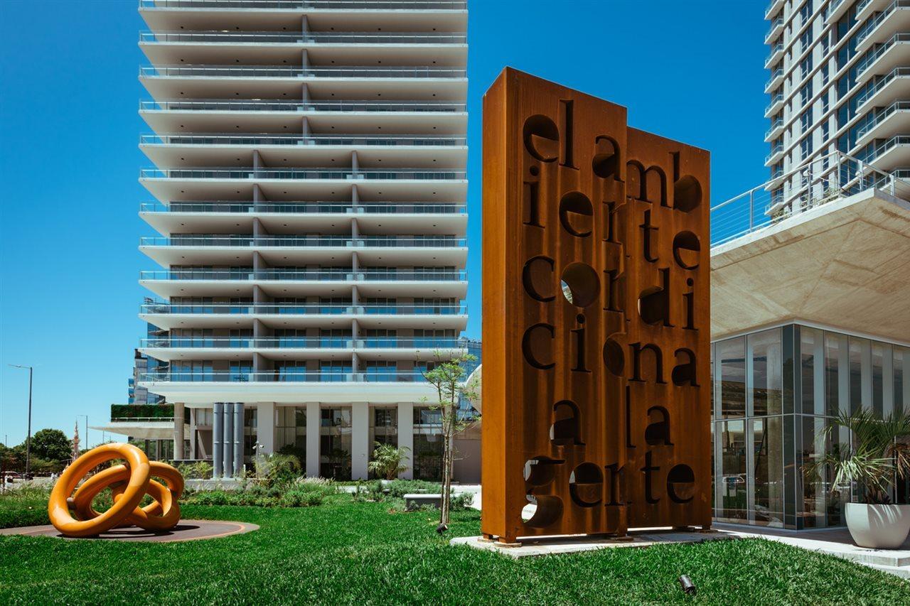Sls Buenos Aires Puerto Madero Hotel Exterior photo The sculpture in 2012