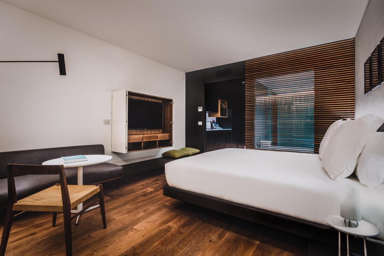 Sls Buenos Aires Puerto Madero Hotel Exterior photo A room at the hotel