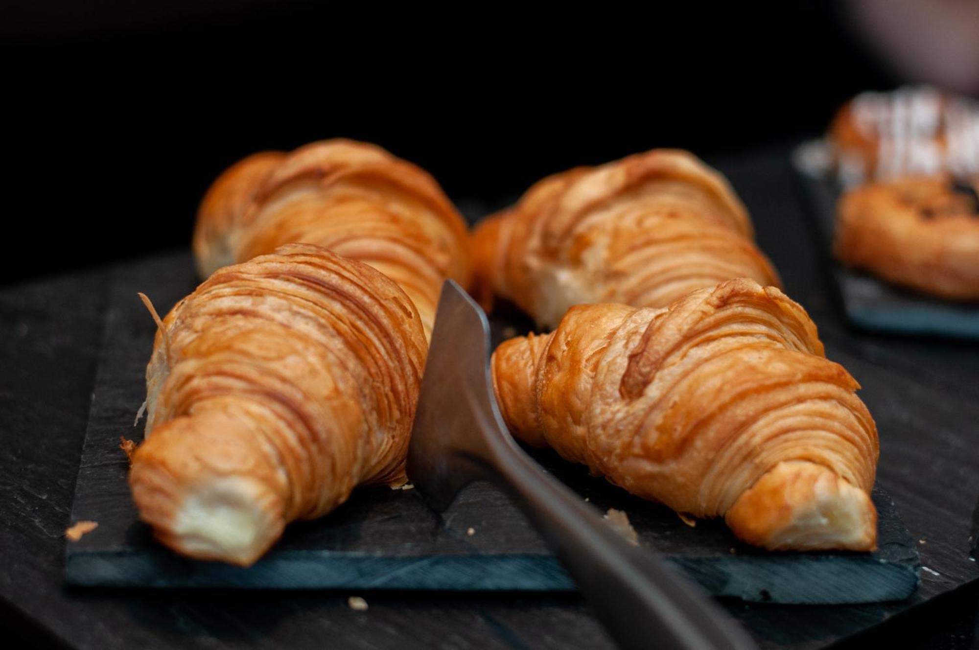 Sls Buenos Aires Puerto Madero Hotel Exterior photo Croissants