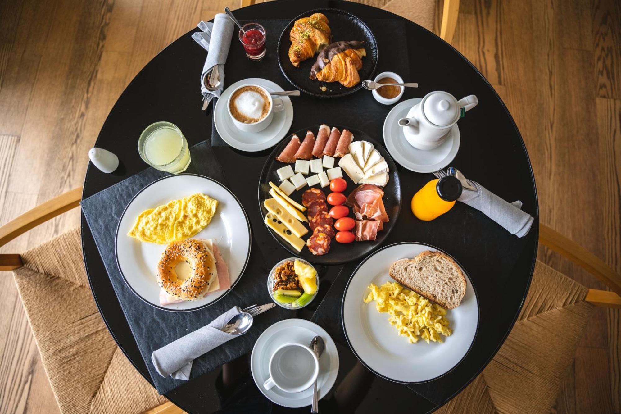 Sls Buenos Aires Puerto Madero Hotel Exterior photo A typical breakfast in the UK