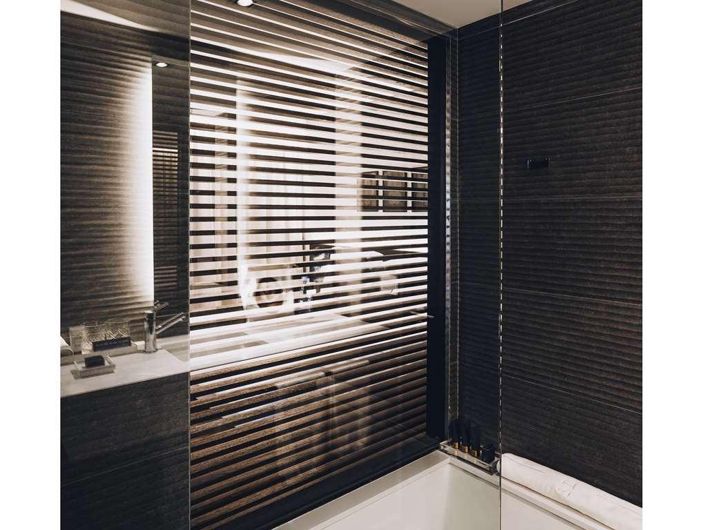 Sls Buenos Aires Puerto Madero Hotel Room photo A shower enclosure